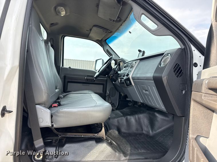 image for item EG6125 2013 Ford F650 Super Duty box truck