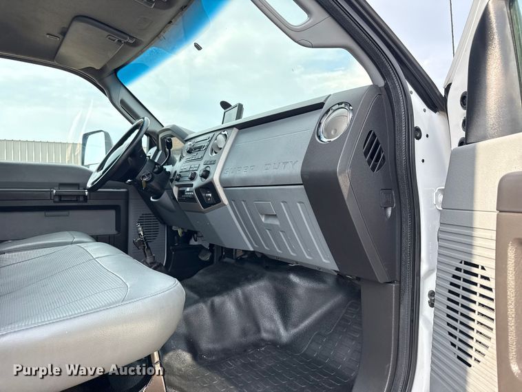 image for item EG6125 2013 Ford F650 Super Duty box truck