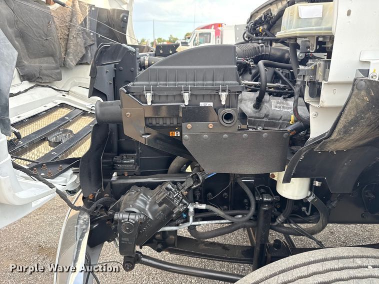 image for item EG6125 2013 Ford F650 Super Duty box truck