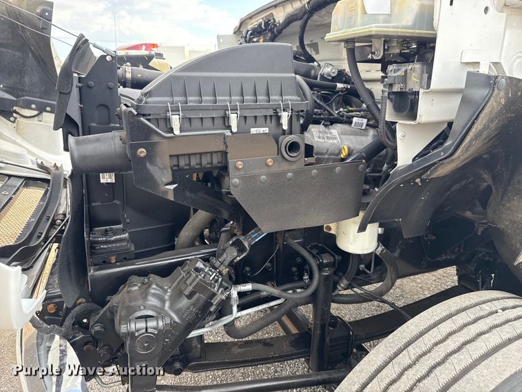 image for item EG6125 2013 Ford F650 Super Duty box truck