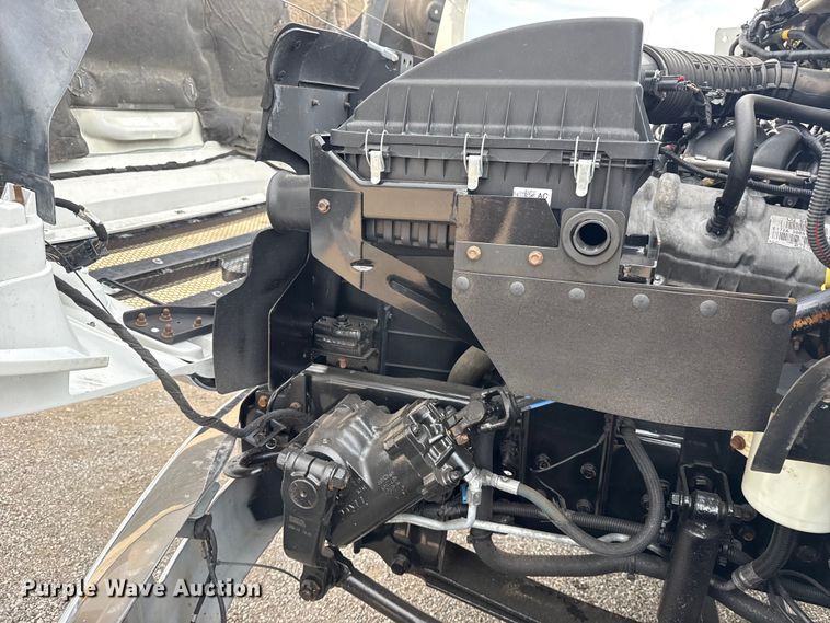 image for item EG6125 2013 Ford F650 Super Duty box truck