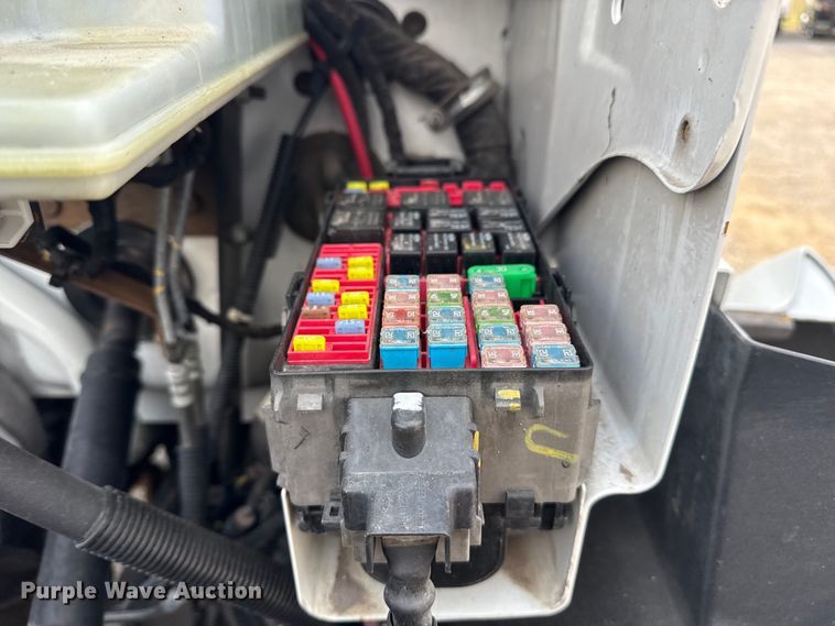 image for item EG6125 2013 Ford F650 Super Duty box truck