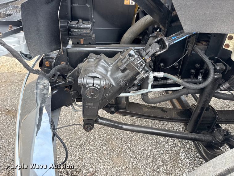 image for item EG6125 2013 Ford F650 Super Duty box truck