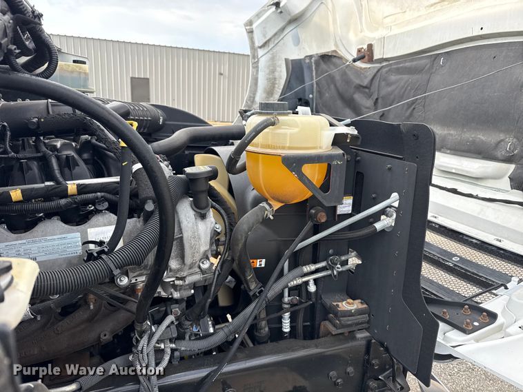 image for item EG6125 2013 Ford F650 Super Duty box truck