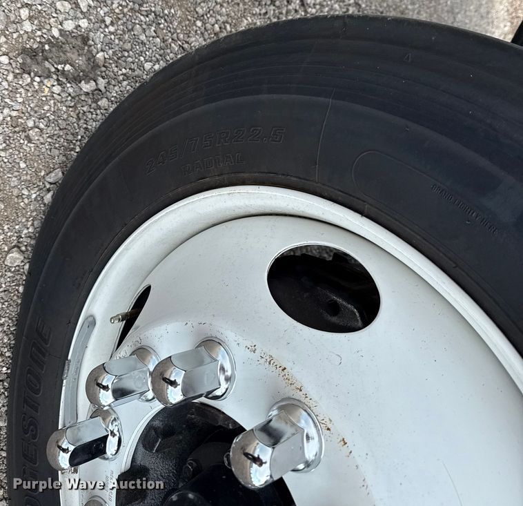 image for item EG6125 2013 Ford F650 Super Duty box truck