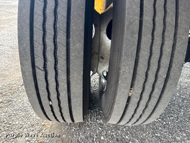 image for item EG6125 2013 Ford F650 Super Duty box truck