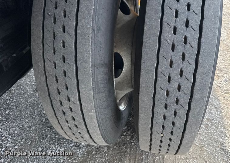 image for item EG6125 2013 Ford F650 Super Duty box truck