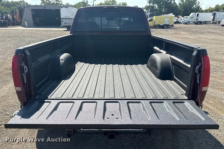 image for item EG6141 1998 GMC Sierra 3500 Crew Cab pickup truck