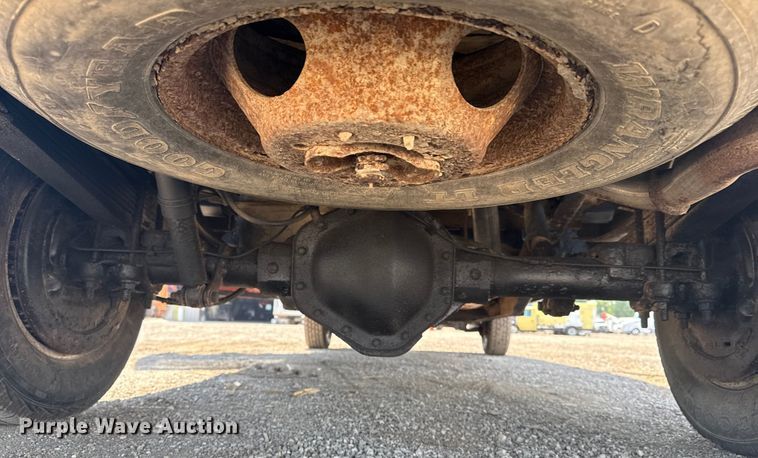 image for item EG6141 1998 GMC Sierra 3500 Crew Cab pickup truck