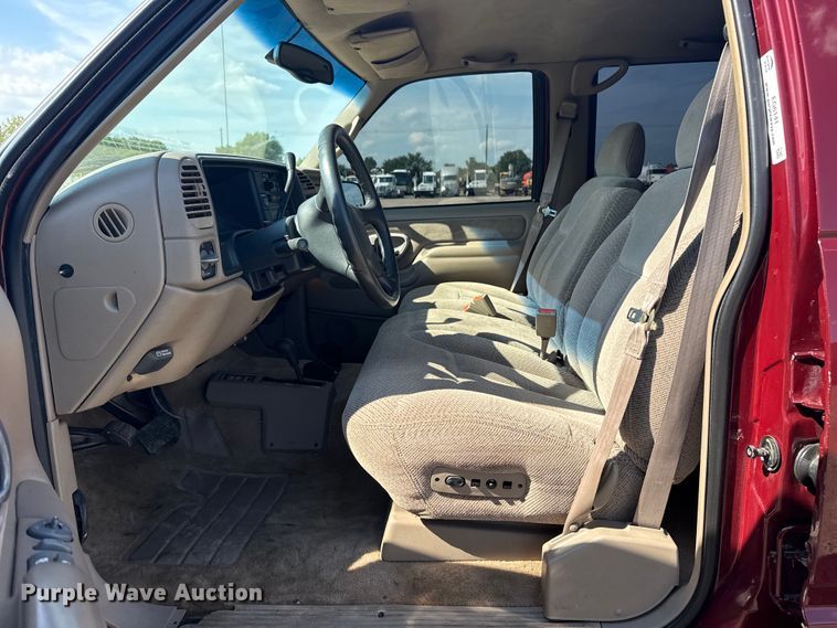 image for item EG6141 1998 GMC Sierra 3500 Crew Cab pickup truck