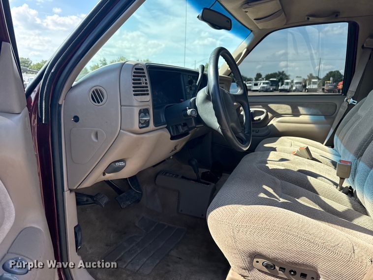 image for item EG6141 1998 GMC Sierra 3500 Crew Cab pickup truck