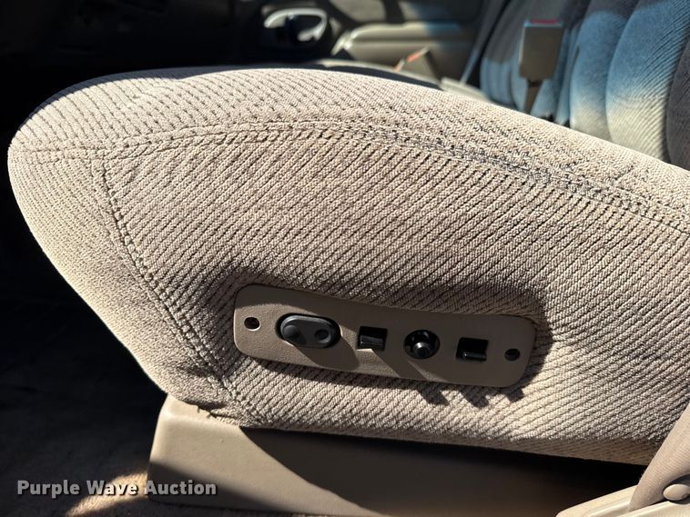 image for item EG6141 1998 GMC Sierra 3500 Crew Cab pickup truck