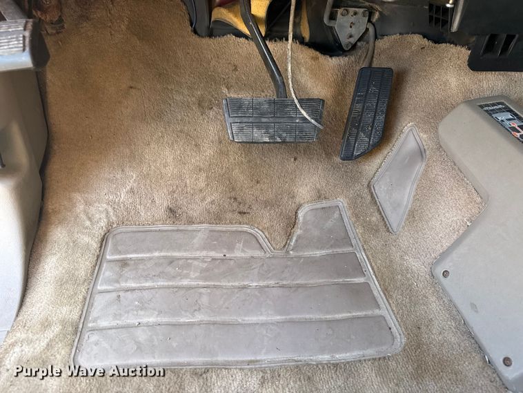 image for item EG6141 1998 GMC Sierra 3500 Crew Cab pickup truck