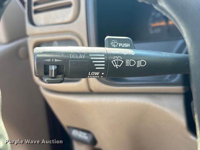 image for item EG6141 1998 GMC Sierra 3500 Crew Cab pickup truck