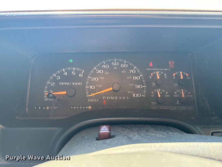 image for item EG6141 1998 GMC Sierra 3500 Crew Cab pickup truck