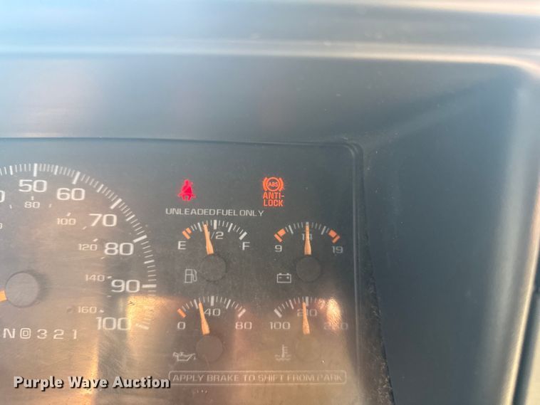 image for item EG6141 1998 GMC Sierra 3500 Crew Cab pickup truck