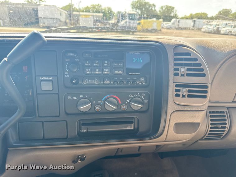 image for item EG6141 1998 GMC Sierra 3500 Crew Cab pickup truck