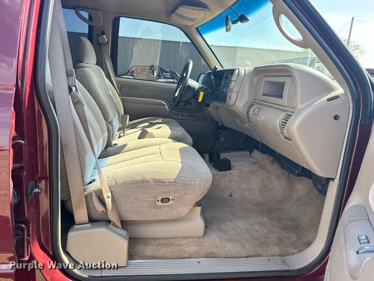 image for item EG6141 1998 GMC Sierra 3500 Crew Cab pickup truck