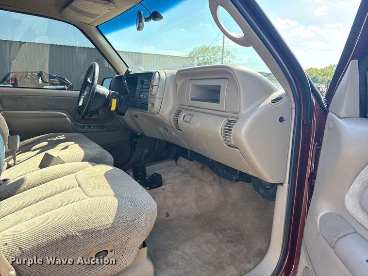 image for item EG6141 1998 GMC Sierra 3500 Crew Cab pickup truck