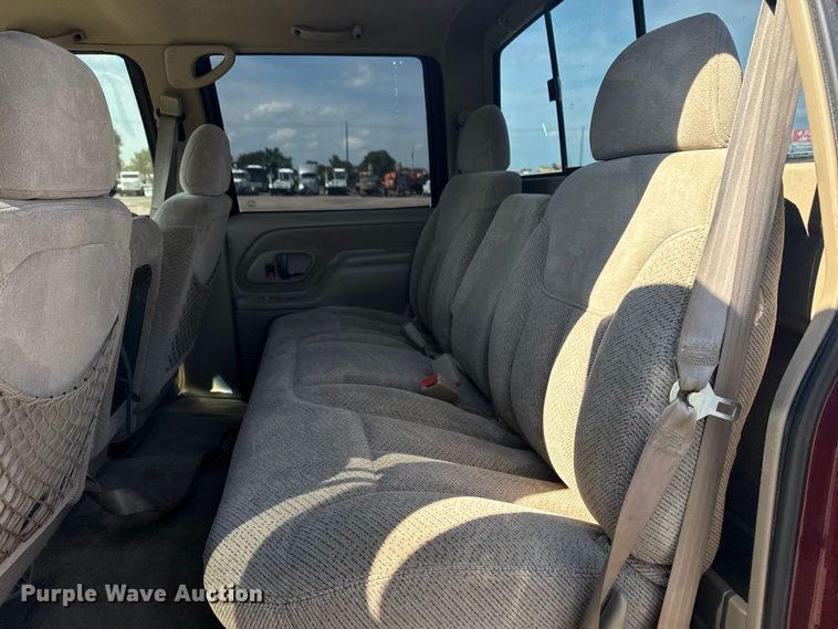 image for item EG6141 1998 GMC Sierra 3500 Crew Cab pickup truck