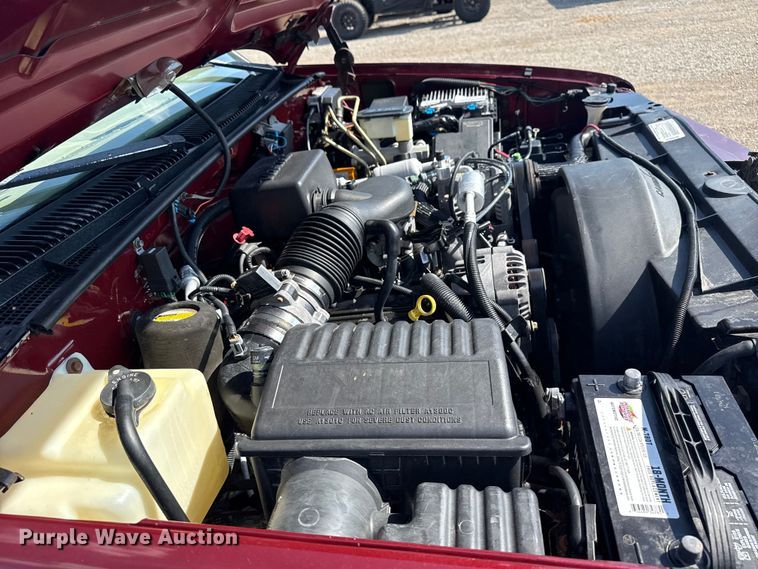 image for item EG6141 1998 GMC Sierra 3500 Crew Cab pickup truck