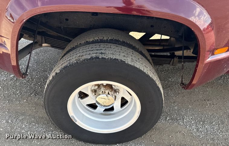 image for item EG6141 1998 GMC Sierra 3500 Crew Cab pickup truck