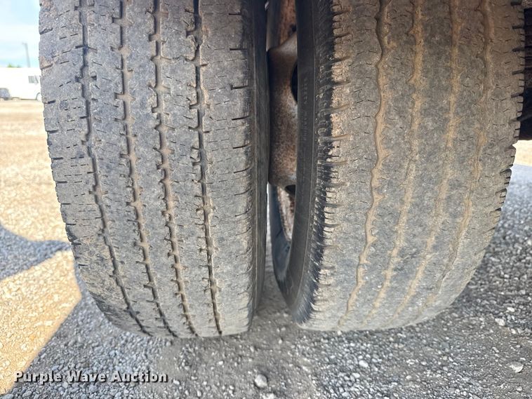 image for item EG6141 1998 GMC Sierra 3500 Crew Cab pickup truck