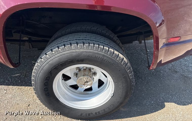 image for item EG6141 1998 GMC Sierra 3500 Crew Cab pickup truck