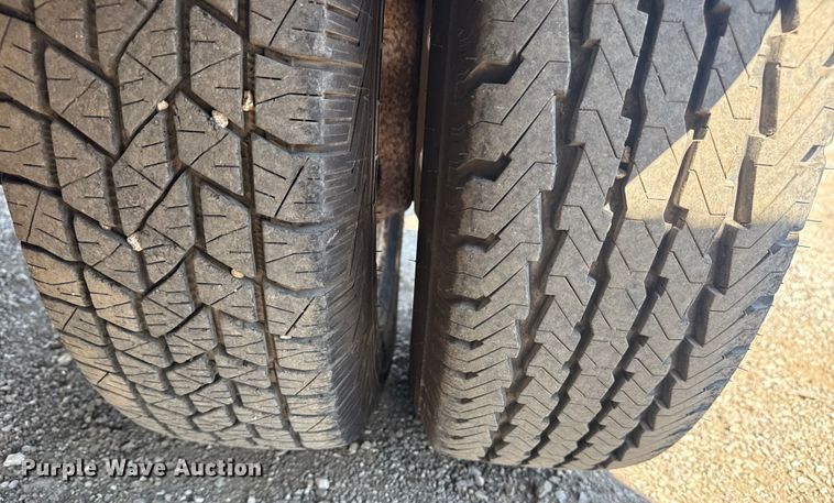 image for item EG6141 1998 GMC Sierra 3500 Crew Cab pickup truck