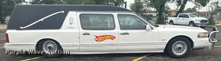 image for item EG8170 1997 Lincoln Town Car hearse