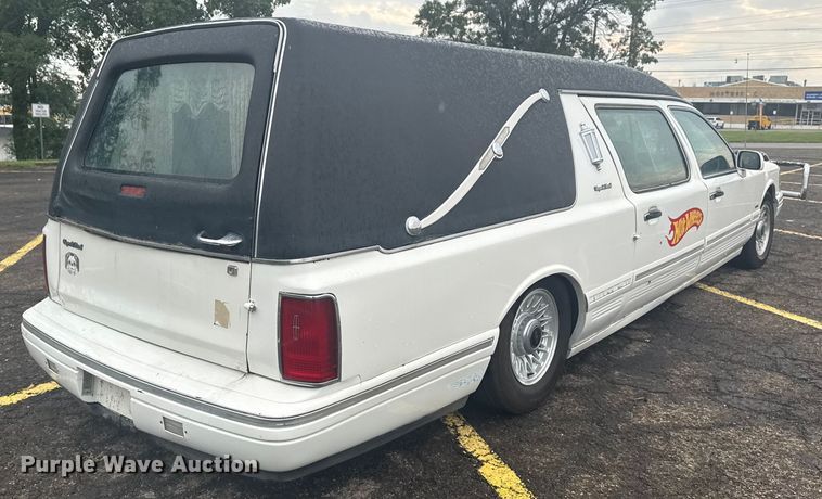 image for item EG8170 1997 Lincoln Town Car hearse