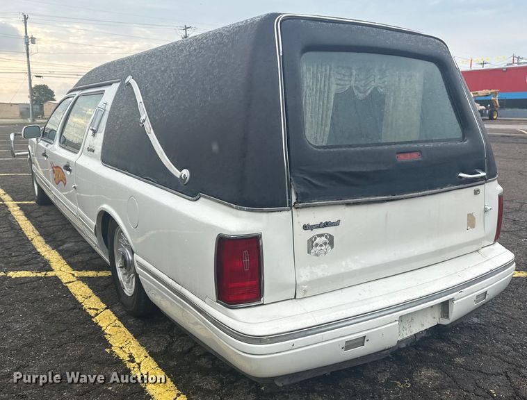 image for item EG8170 1997 Lincoln Town Car hearse