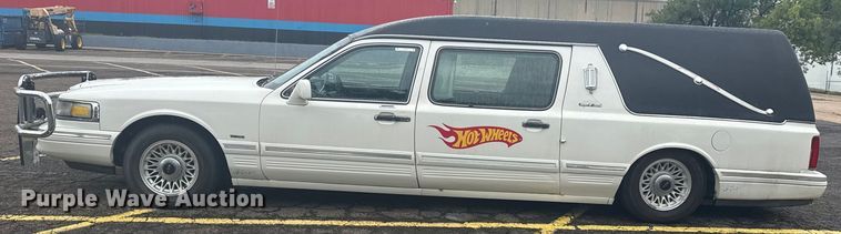 image for item EG8170 1997 Lincoln Town Car hearse