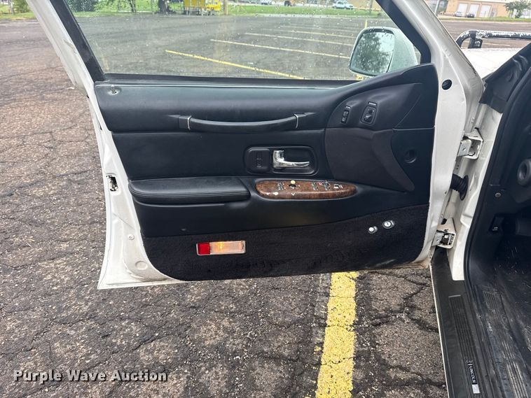 image for item EG8170 1997 Lincoln Town Car hearse