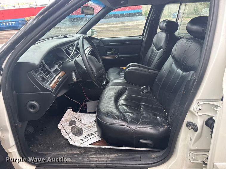 image for item EG8170 1997 Lincoln Town Car hearse