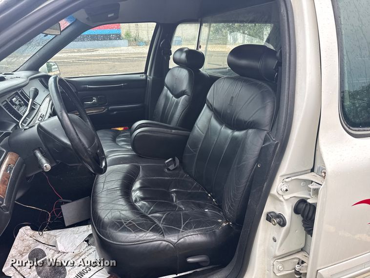 image for item EG8170 1997 Lincoln Town Car hearse