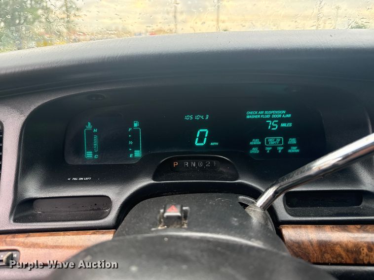 image for item EG8170 1997 Lincoln Town Car hearse