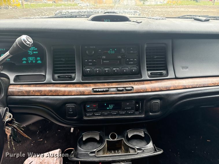 image for item EG8170 1997 Lincoln Town Car hearse