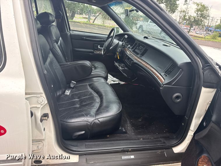 image for item EG8170 1997 Lincoln Town Car hearse