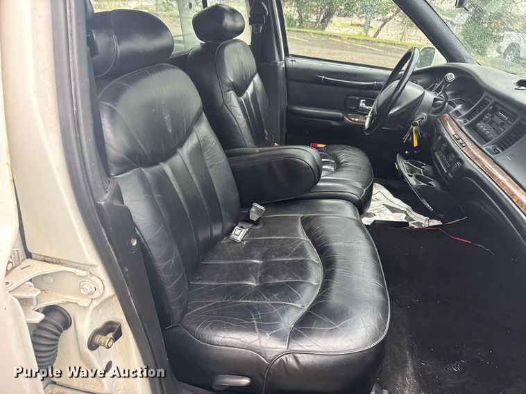 image for item EG8170 1997 Lincoln Town Car hearse