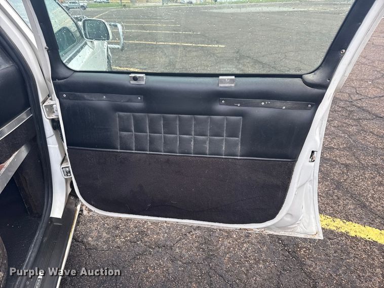 image for item EG8170 1997 Lincoln Town Car hearse