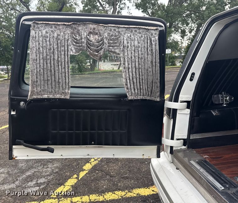 image for item EG8170 1997 Lincoln Town Car hearse