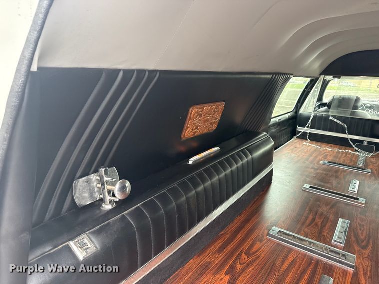 image for item EG8170 1997 Lincoln Town Car hearse