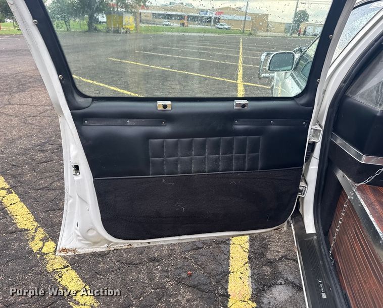 image for item EG8170 1997 Lincoln Town Car hearse