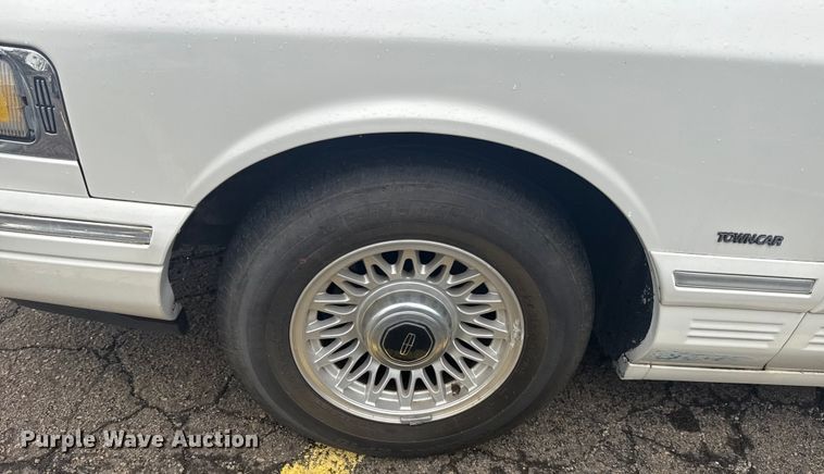 image for item EG8170 1997 Lincoln Town Car hearse