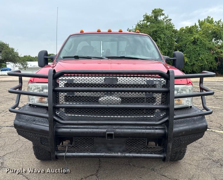 image for item EG8172 2006 Ford F350 Super Duty tow truck