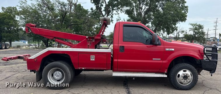 image for item EG8172 2006 Ford F350 Super Duty tow truck
