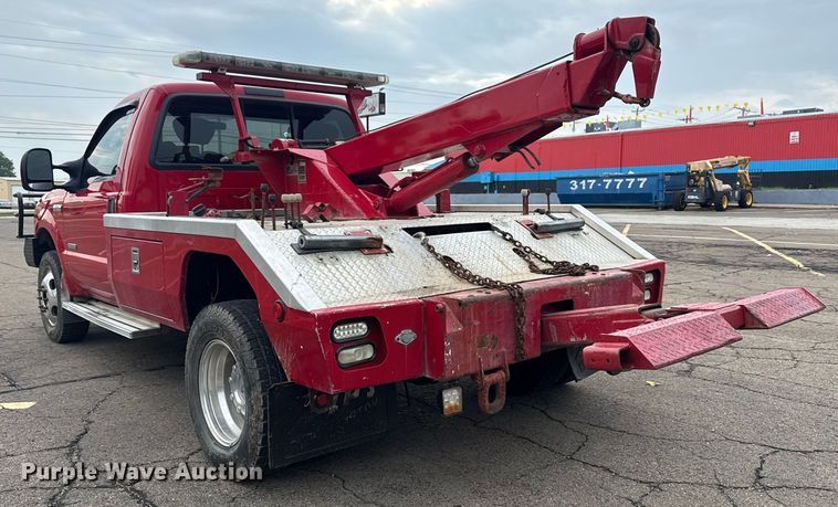image for item EG8172 2006 Ford F350 Super Duty tow truck