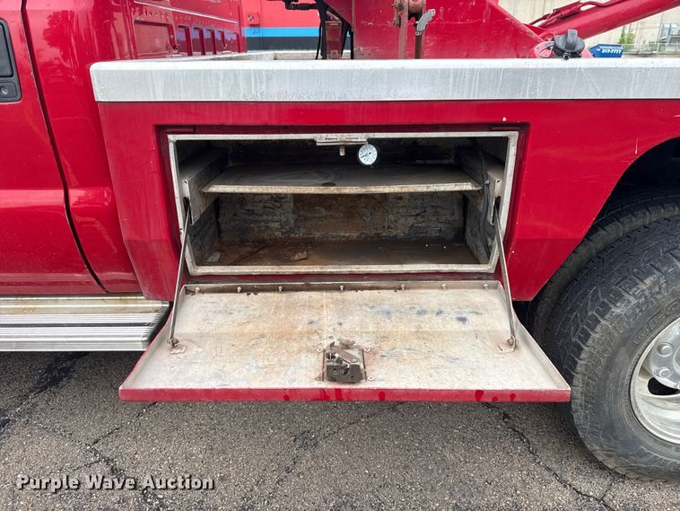 image for item EG8172 2006 Ford F350 Super Duty tow truck