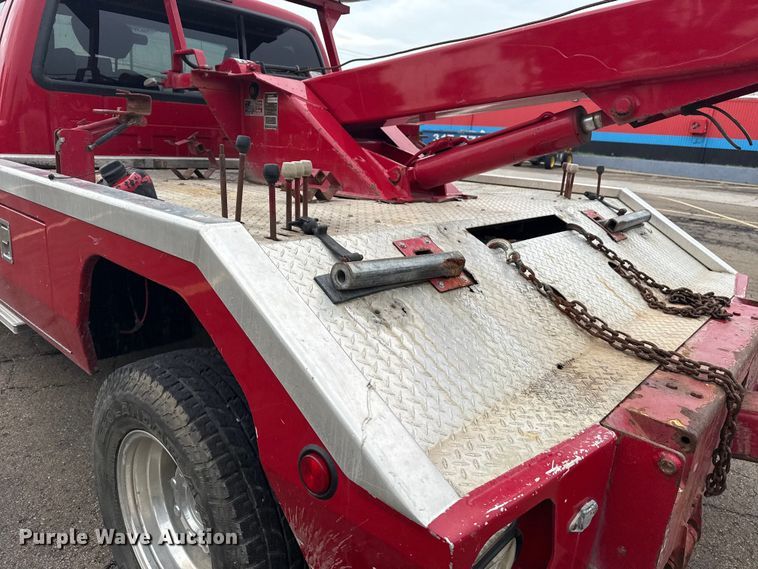image for item EG8172 2006 Ford F350 Super Duty tow truck
